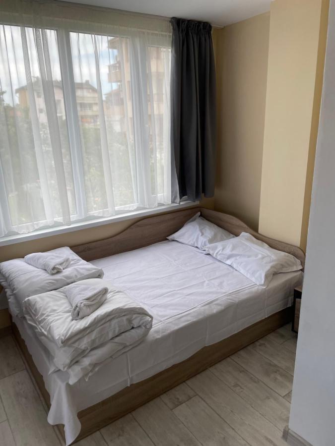 Family Hotel Malibu Chernomorets Exterior foto