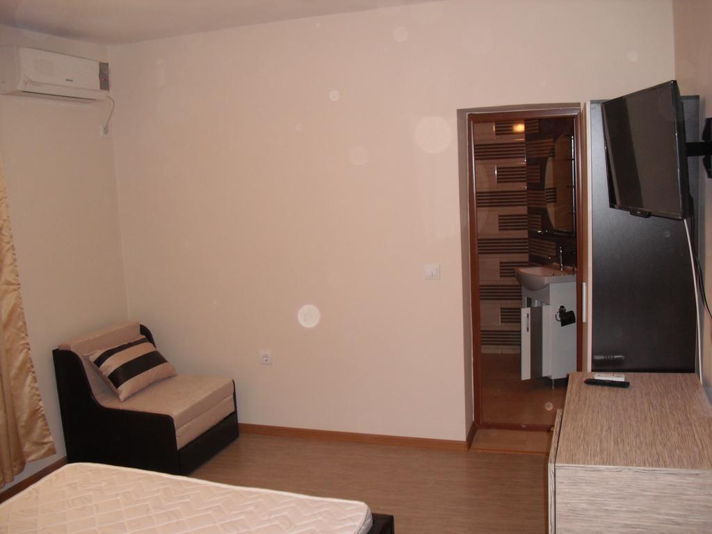 Family Hotel Malibu Chernomorets Exterior foto