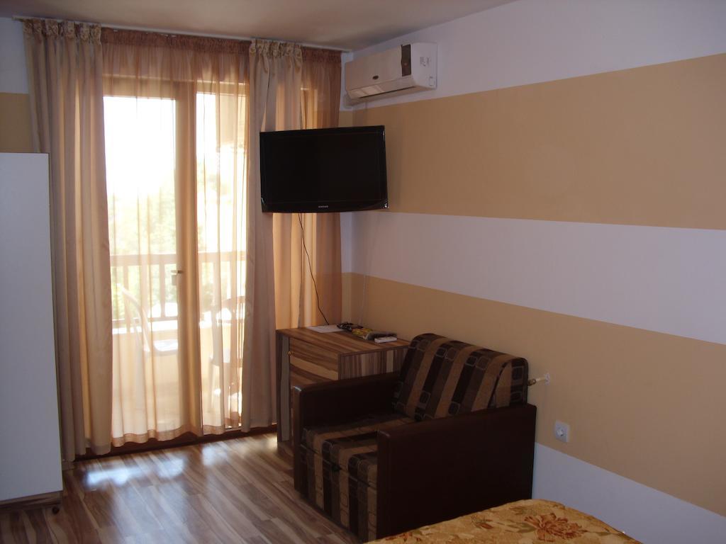 Family Hotel Malibu Chernomorets Exterior foto