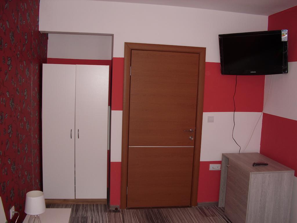 Family Hotel Malibu Chernomorets Exterior foto